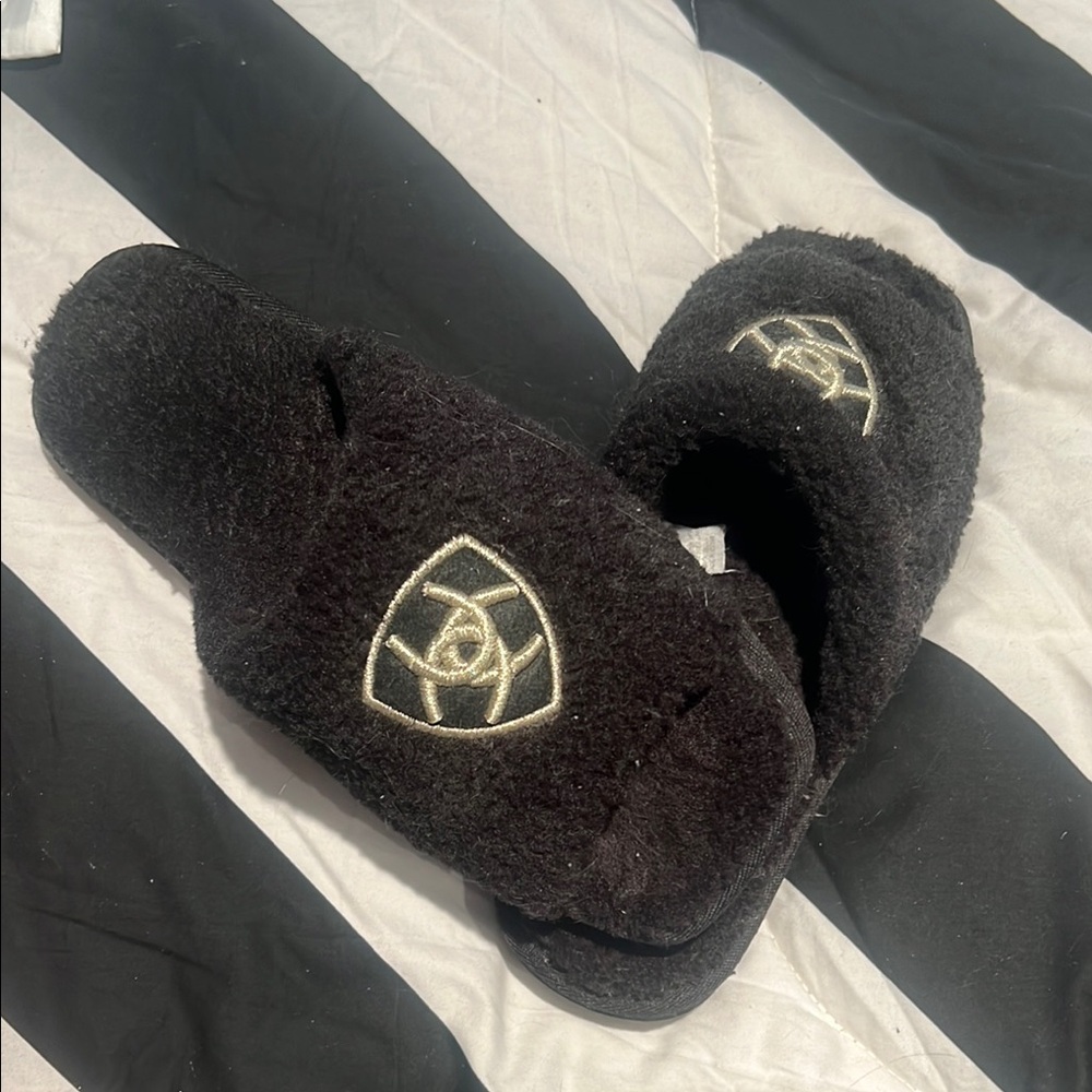 Ariat Black Fuzzy Slippers